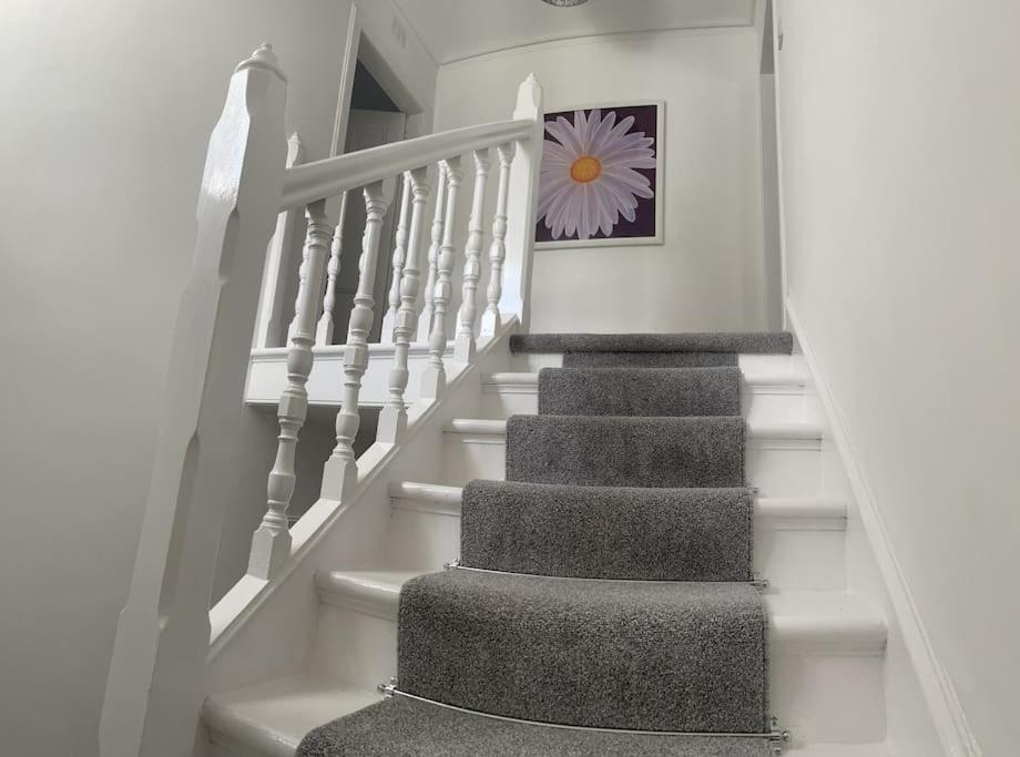 Fantastic Home In Brightons, Falkirk. Polmont المظهر الخارجي الصورة