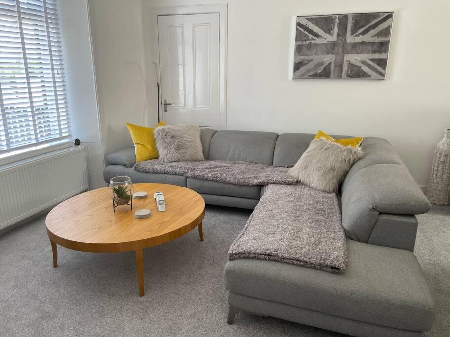 Fantastic Home In Brightons, Falkirk. Polmont المظهر الخارجي الصورة
